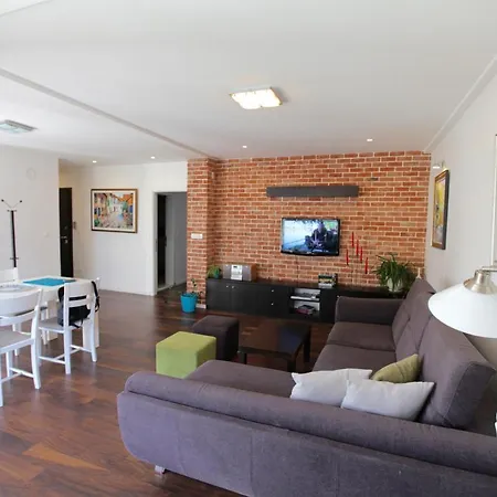 Brick On Macedonia Pedestrian Street Apartment