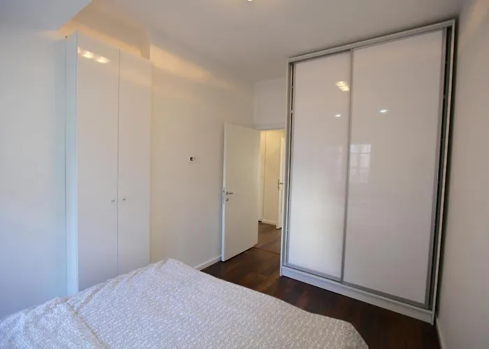 アパート Brick On Macedonia Pedestrian Street スコピエ