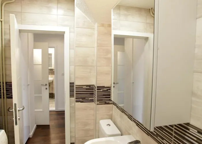 Brick On Macedonia Pedestrian Street * スコピエ