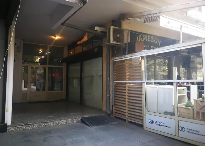 アパート Brick On Macedonia Pedestrian Street スコピエ